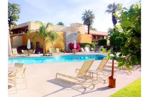 Sunrise Vista Chino Condo | Warm Living in Palm Springs