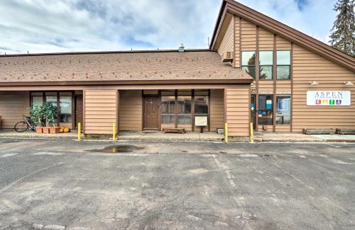 McCall Apartment | Warm McCall Condo Half-Mile to Payette Lake!