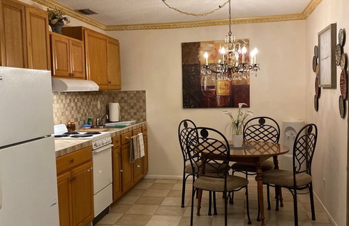 Warm Mineral Springs Apartment | WARM MINERAL SPRINGS SPACIOUS LAKEFRONT APARTMENT