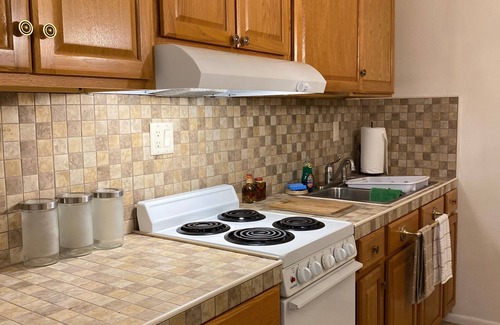 Warm Mineral Springs Apartment | WARM MINERAL SPRINGS SPACIOUS LAKEFRONT APARTMENT