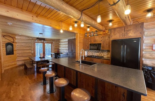 Dubois Cabin | Warm Springs Lodge on Union Pass Near Yellowstone