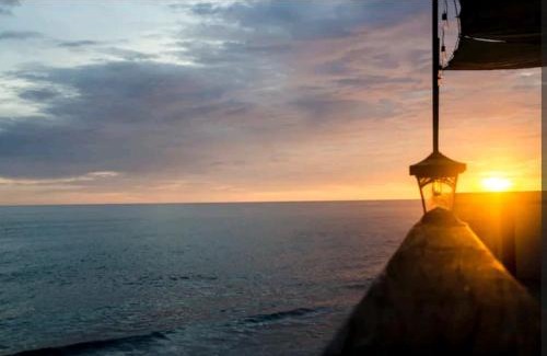 La Libertad Apartment | Warm sunset, Loft by the sea