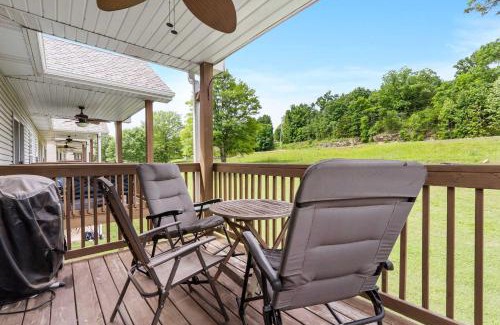 Table Rock House | Warm Welcome Getaway - Resort Stay for 6