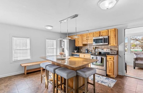 South Burlington Apartment | Warm & Welcoming 5BR Home