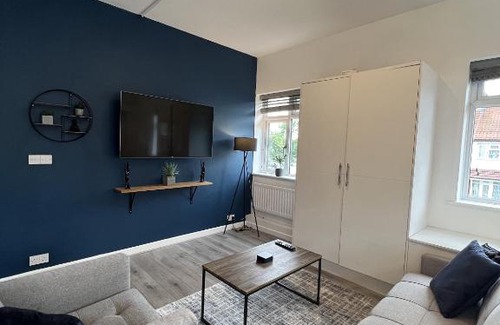 Watford House | Warner Brothers Apartment