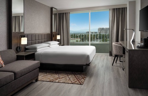 Warner Center Hotel | Warner Center Marriott Woodland Hills