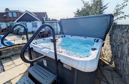 Selsey Cottage | Warner Wood - Selsey - sleeps 15 guests in 5 bedrooms