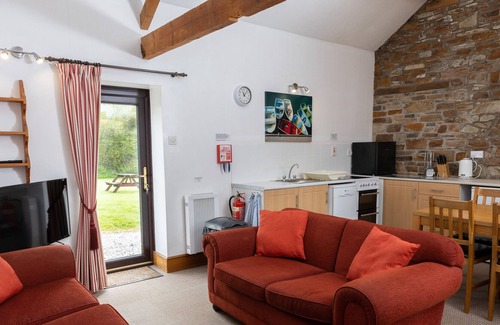 Torrington Cottage | WARREN COTTAGE, pet friendly, with pool in Torrington