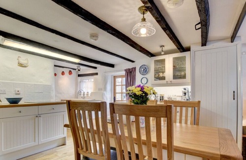 Dolton House | Warren Cottage - Two Bedroom House, Sleeps 4