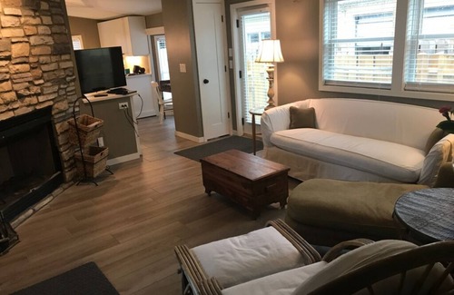 Bridgman House | Warren Dunes-2000 Acre Park On Lake Michigan, Hot Tub, WBFPL , Wineries, 2BR/2BA