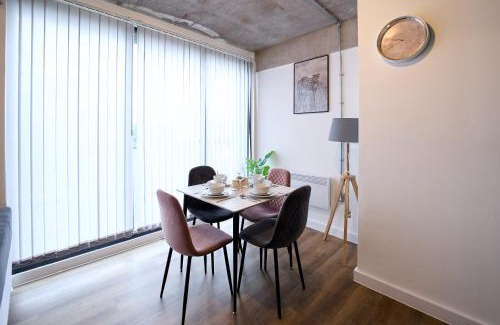 Warrington Apartment | Warrington Retreat - Pluxa Pink Pearl