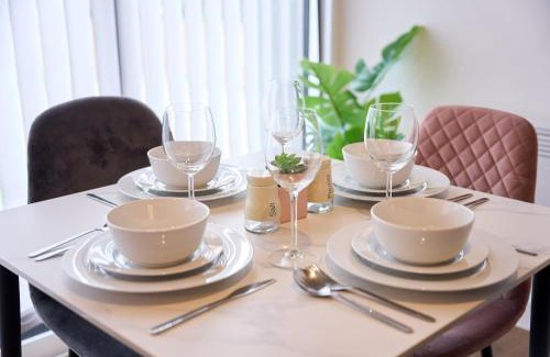Warrington Apartment | Warrington Retreat - Pluxa Pink Pearl