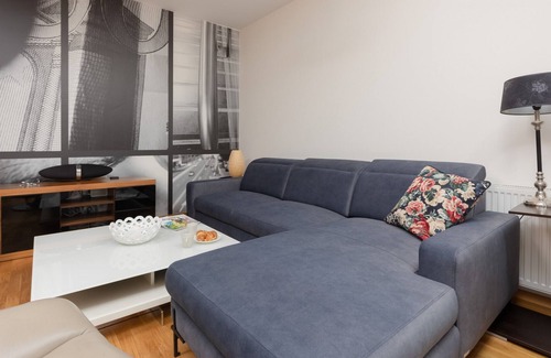 Muranow Apartment | Warsaw Apartment With Parking by Renters