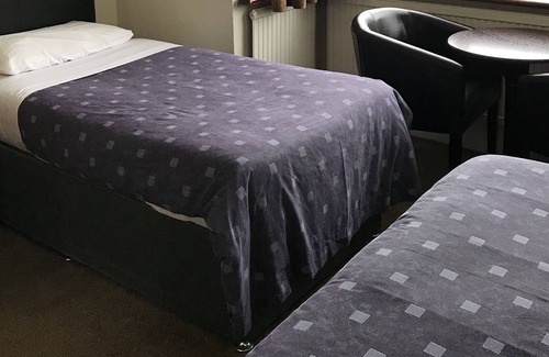 Tolworth Cabin | Warwick Lodge