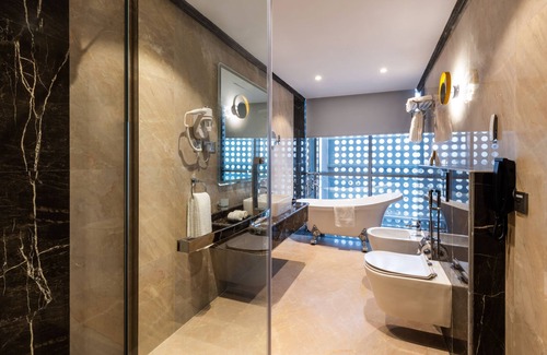 Al Malaz Hotel | Warwick Riyadh Hotel