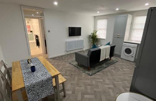 Warwick Town Centre Apartment | Warwick Town Centre Property
