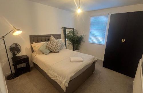 Warwick Town Centre Apartment | Warwick Town Centre Property