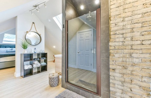 Milwaukee Apartment | Washington Heights - Studio Loft