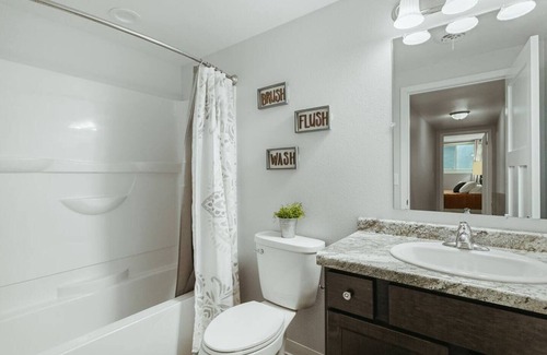 Plover House | Washington Manor Room #9