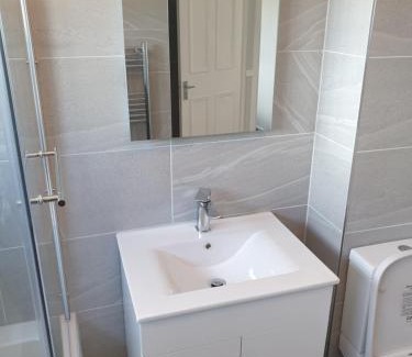 Washington House | Washington's Diamond 3 Bedroom House Sleeps 6Guest
