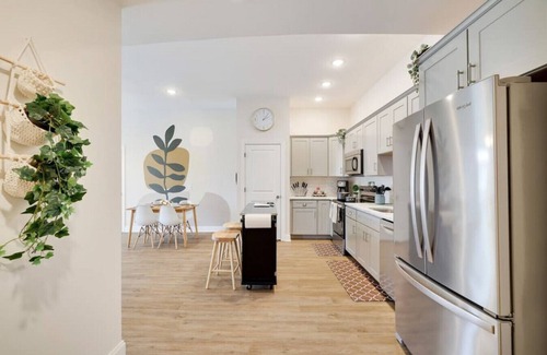 East Stroudsburg Apartment | Washington212 · Bohemian Paradise - King Suite