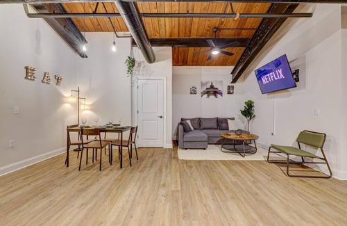 East Stroudsburg Apartment | Washington302 · Luxury Industrial Style King SuiteA- Shawnee Mtn!