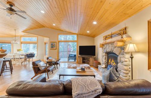 Tahoma House | Washoe Chalet by AvantStay Game Room Hot Tub Putting Green Fire Pit