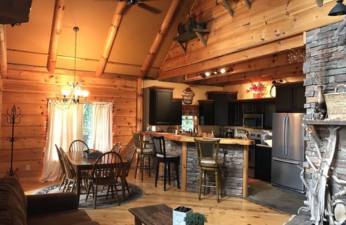 Butler Ski Chalet | Watauga Lake Home! Hot tub, kayaks, Slip access & Mountain View!
