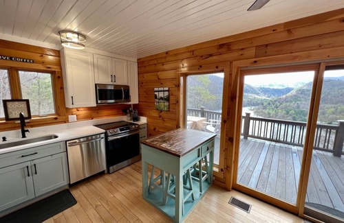 Butler House | Watauga Lake & Mtn Views - Hot Tub & Dock on the lake
