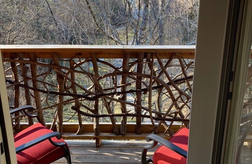 Butler Cabin | Watauga Lakeside Cabin - Decks, Ponds, Family & Pet Friendly Privacy