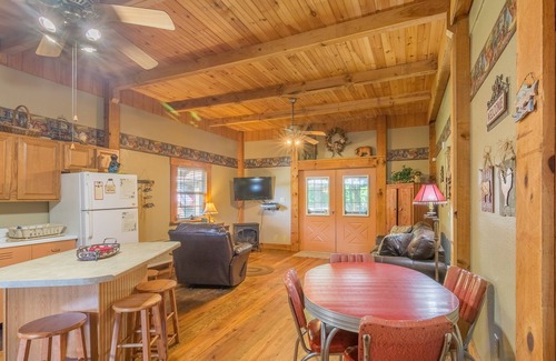 Central Cabin | Watauga River Cabins-Hemlock