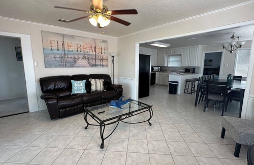 Bacliff House | Watch amazing sunsets from the 6 person hot tub & private 220’ pier.