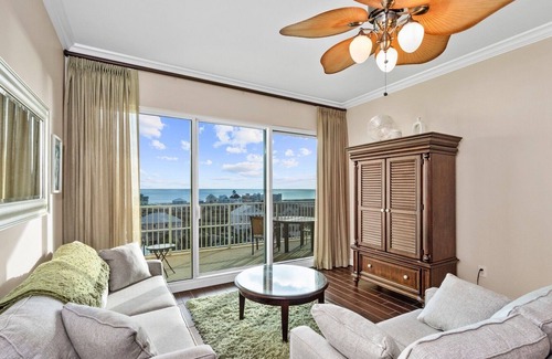 Fort Morgan Condo | Watch the Dolphins play from this 6th floor Fort Morgan Condo.