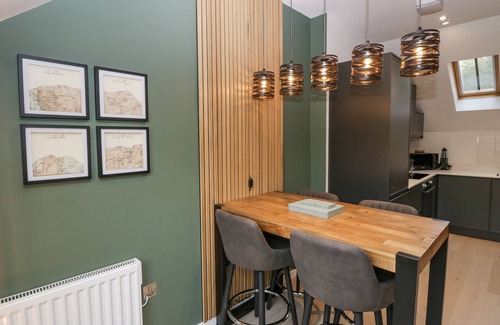 Backbarrow Cottage | WATCH TREE APARTMENT, romantic, country holiday cottage in Backbarrow