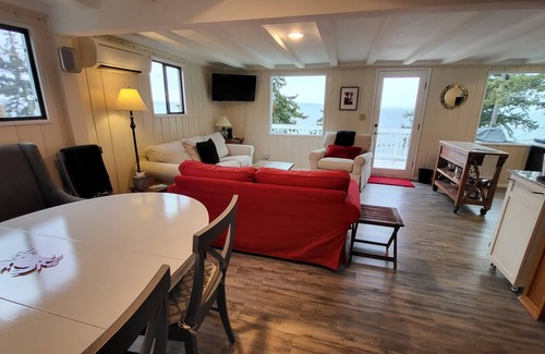 Camano Island Cottage | Watch whales, boats and amazing sunsets - from the deck or front windows in AC!