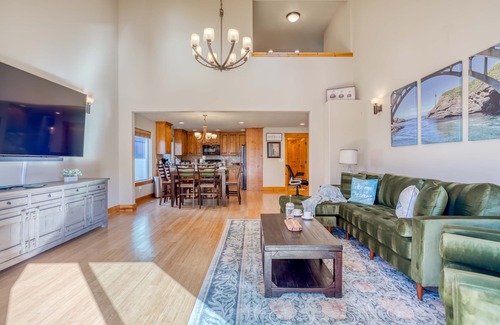 Depoe Bay House | Watch Whales, Walk to Depoe Bay from this Two-Story Home with King Suite