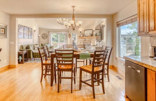 Depoe Bay House | Watch Whales, Walk to Depoe Bay from this Two-Story Home with King Suite