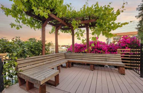 Middletown House | Water and Downtown Views 5 Min to Zoo & Airport