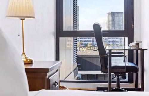 Wentworth Point Apartment | Water&City View on 9th Floor | MHS