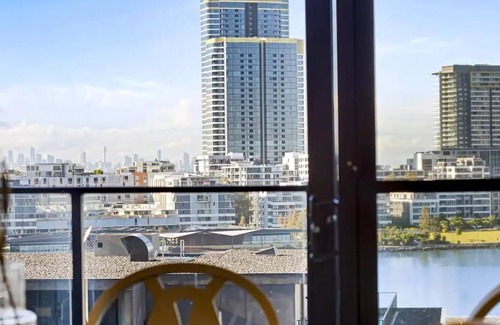 Wentworth Point Apartment | Water&City View on 9th Floor | MHS