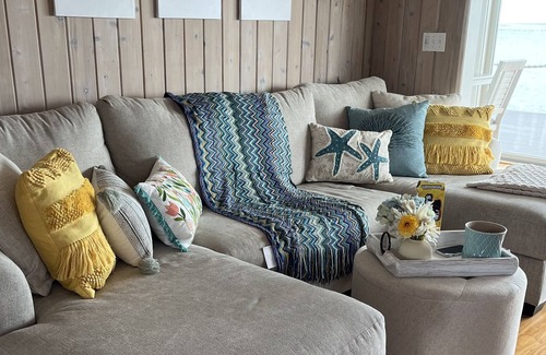 Aquebogue Cottage | Water front Beautiful Beach cottage on Peconic Bay