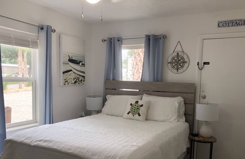 Parker Cottage | Water front cottage on East St Andrews Bay private boat dock with slips
