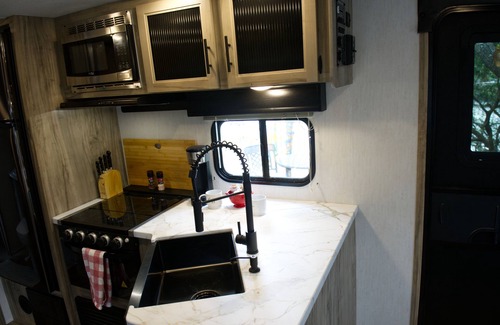 Girvin House | Water Front * Deep Water Dock * Fishing * Spectacular Views * RV Experience