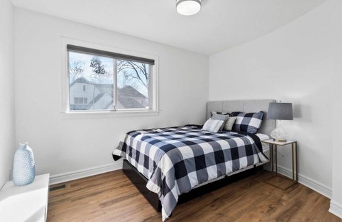 South Central House | Water front, fully furnished, modern suite, central location, wifi,tv,AC,parking