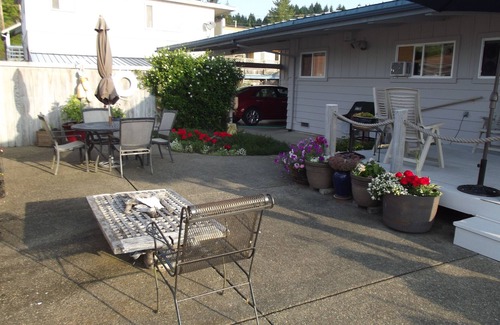 Hoodsport House | Water front, private beach, steps from down town Hoodsport with lots of parking.