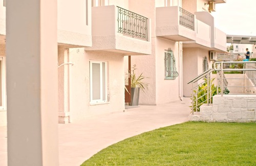 Kalathas Apartment | Water Lily