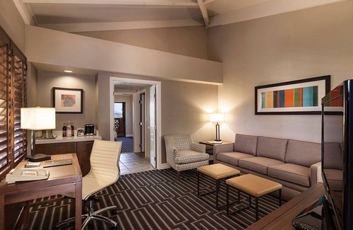 North Mountain Apartment | Water Oasis + Golf Course + Spa! 1 Bedroom Suite.