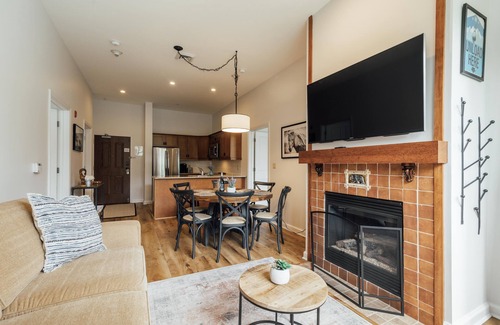 Vernon Condo | Water Park (Next Door) Pool Hot Tubs Sauna Gym Patio Mountain Views #136