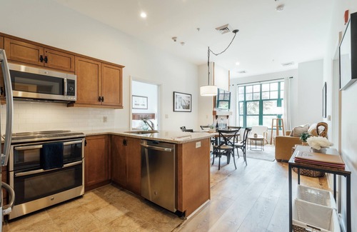 Vernon Condo | Water Park (Next Door) Pool Hot Tubs Sauna Gym Patio Mountain Views #136