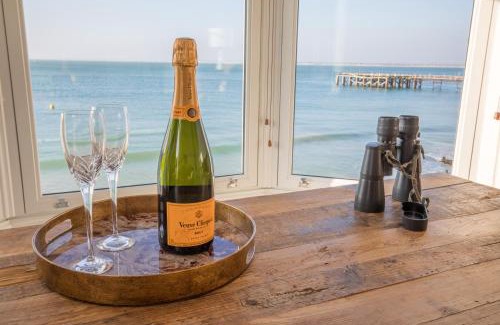 Totland Bay Apartment | Water's Edge Apartment